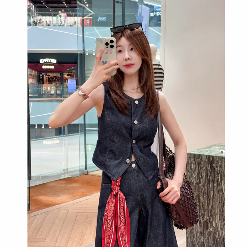Original Goods Clearance: Anti-Fade, Eco-Friendly, Washed Cotton Round-Neck Denim Vest for Women