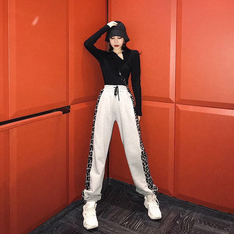 Tide red sports pants female loose straight tube 2021 new hundred and thin Harlen pants beam feet casual thick cotton pants girl