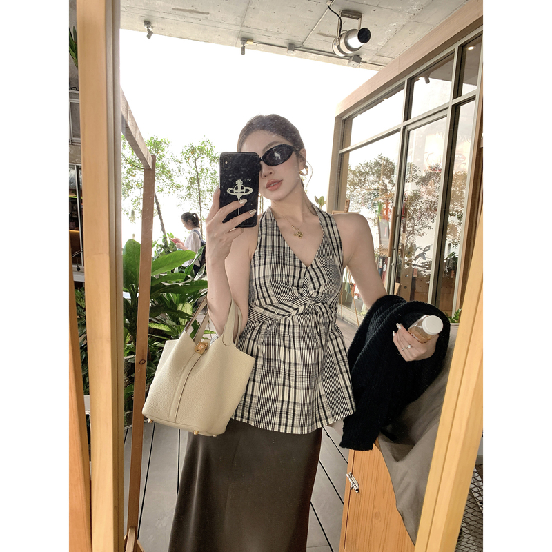 Retro Twisted Plaid Halterneck Camisole for Women, Summer Outer Wear, Slim Fit and Slimming Design, Plaid Sleeveless Top