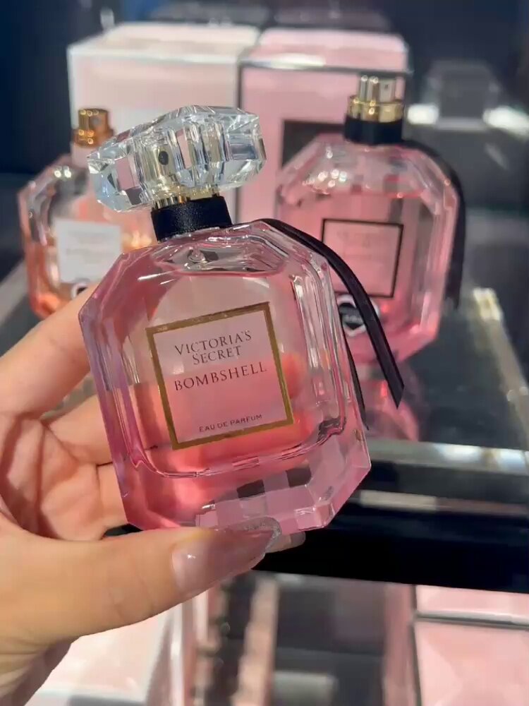 秋日里的致命吸引力：Victoria's Secret Bombshell香水的魅力叙事_香水