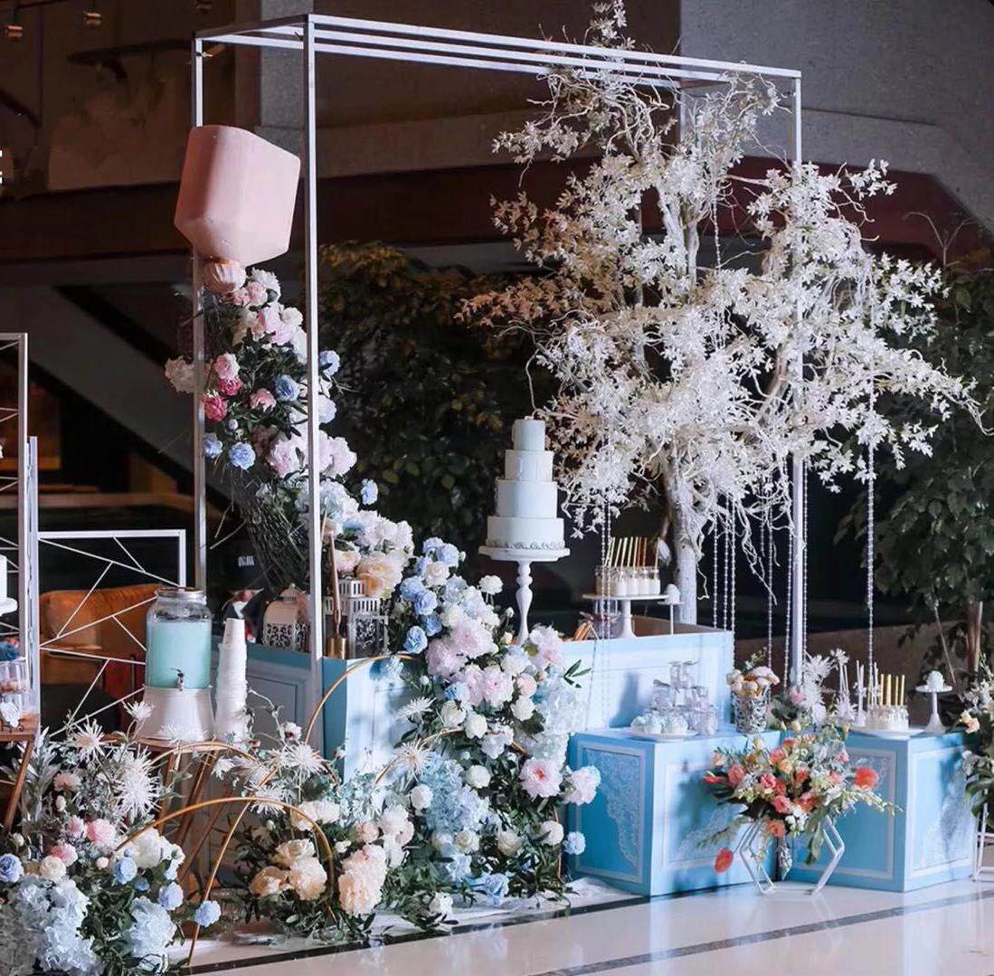 New Wedding Props Iron Art Geometric Shelf Box Screen Wedding Backdrop Yingbin Flower Shelf Window Decoration Swing Accessories