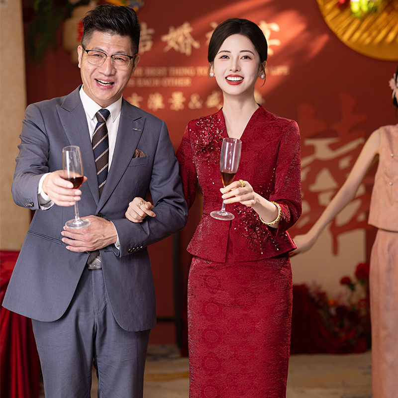 Middle-Aged Mother-In-Law Wedding Dress New Style Noble Burgundy Jacquard Wedding Mother's Slimming Fake Two-Piece Wedding Banquet Outfit Middle-Aged Mother-In-Law Wedding Dress New Style Noble Burgundy Jacquard Wedding Mother's Slimming Fake Two-Piece Wedding Banquet Outfit