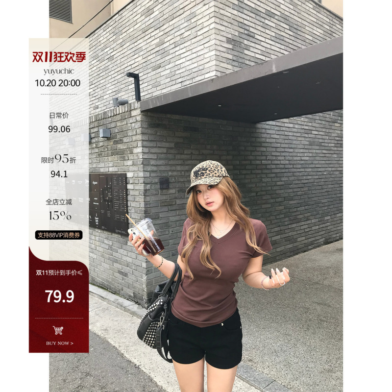 Fishy Laile (Brand Name) Caramel Latte V-Neck Slimming T-Shirt for Women with a Relaxed Fit, Suitable for Slightly Chubby Figures, Summer Short-Sleeve Plus Size Top