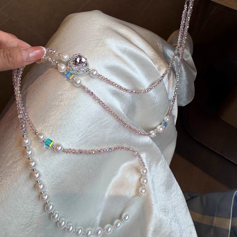 High-End Mobile Phone Lanyard with a Luxurious Feel, Featuring a Heart-Shaped Pearl Long Chain, Fashionable Beaded Phone Strap, Long Style That Can Be Worn Cross-Body as an Accessory High-End Mobile Phone Lanyard with a Luxurious Feel, Featuring a Heart-Shaped Pearl Long Chain, Fashionable Beaded Phone Strap, Long Style That Can Be Worn Cross-Body as an Accessory