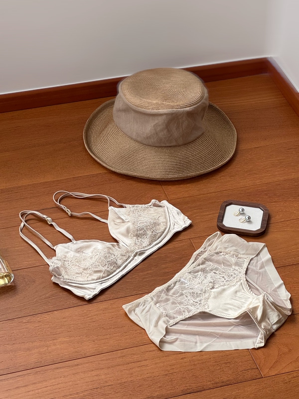 Upstream Hiyori's Good Product Sharing Platform Features New Spring and Summer Silk Lingerie Sets That Are Sure to Make You Fall in Love at First Sight