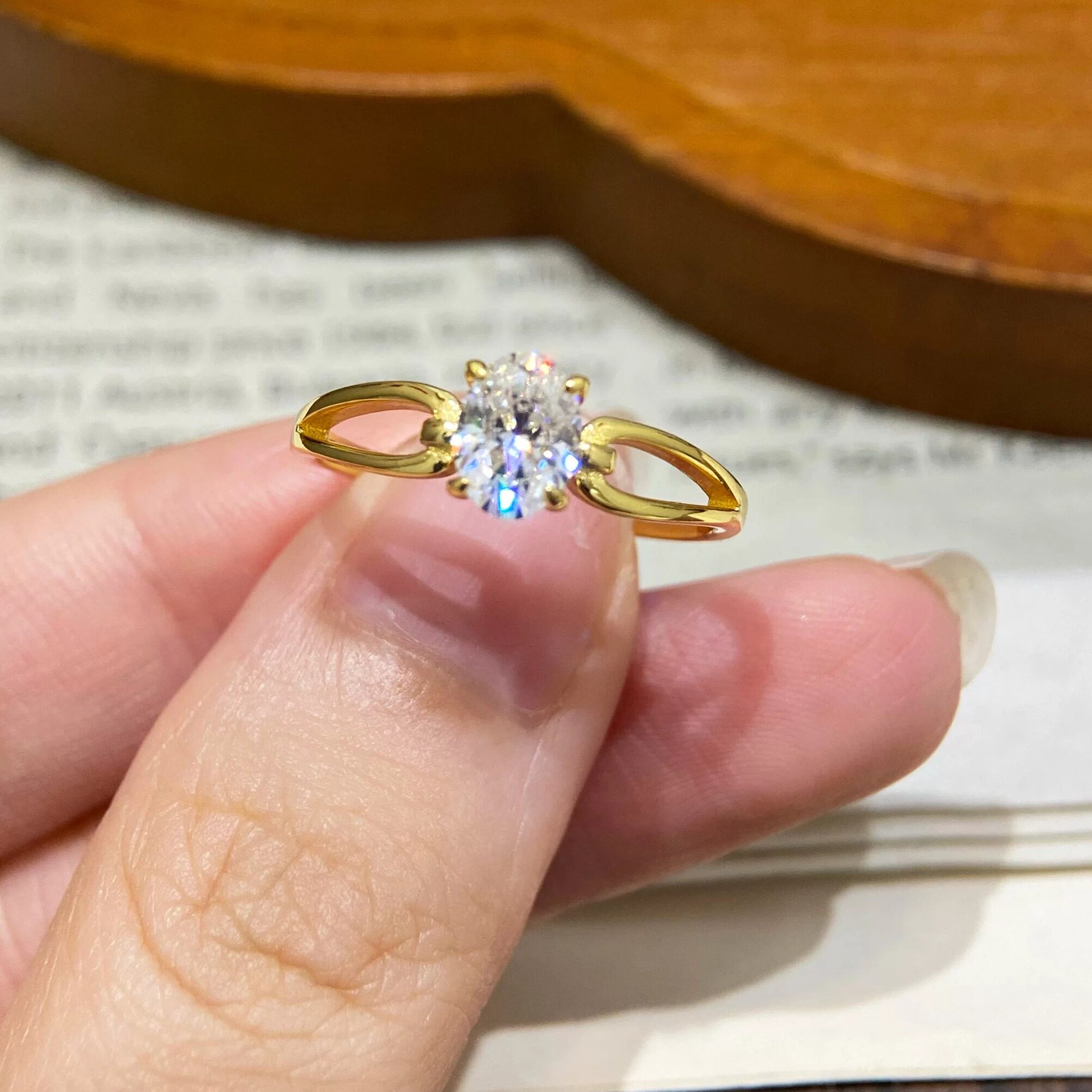 Authentic one-carat moissanite diamond ring, luxurious egg-shaped birthday gift for girlfriend, high-end daily wear ring