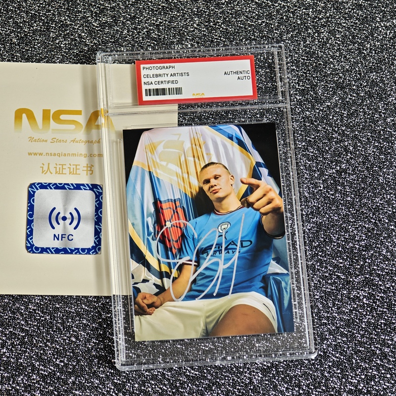 Norwegian Superstar Haaland's Autographed Photo Card 3inch Official Authentic Version with Nfc Certificate for Star Player Collection and Gift-Giving Norwegian Superstar Haaland's Autographed Photo Card 3inch Official Authentic Version with Nfc Certificate for Star Player Collection and Gift-Giving