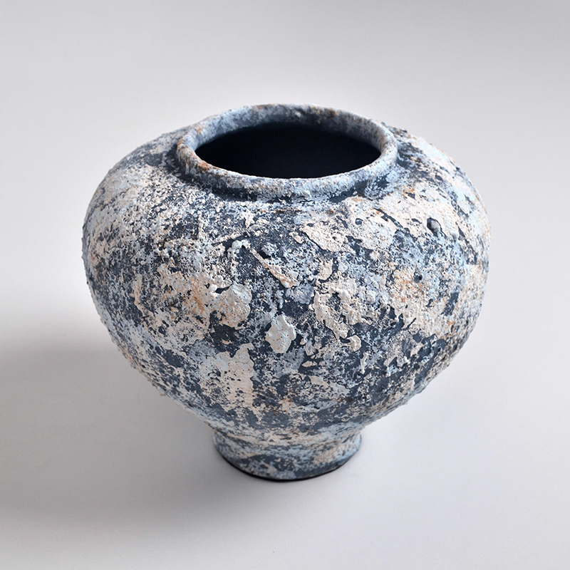 Modern Retro Nostalgic Wabi-Sabi Style Handmade Coarse Pottery Pots and Clay Flower Vessels for Homestay and Hotel Ceramic Art Decoration