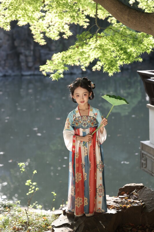 初雨迎春汉服悠悠