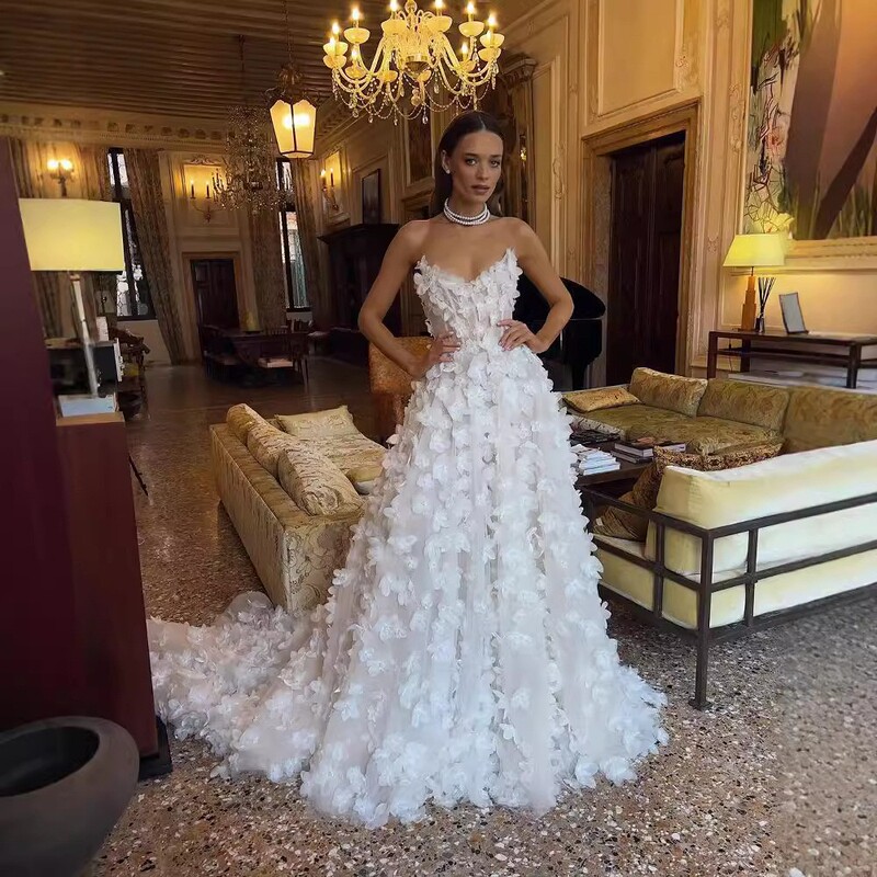 Three-Dimensional Floral Lace Bohemian A-Line Wedding Dress with V-Neck, Spaghetti Straps, Waist-Cinching, Slimming Effect, and a Small Train