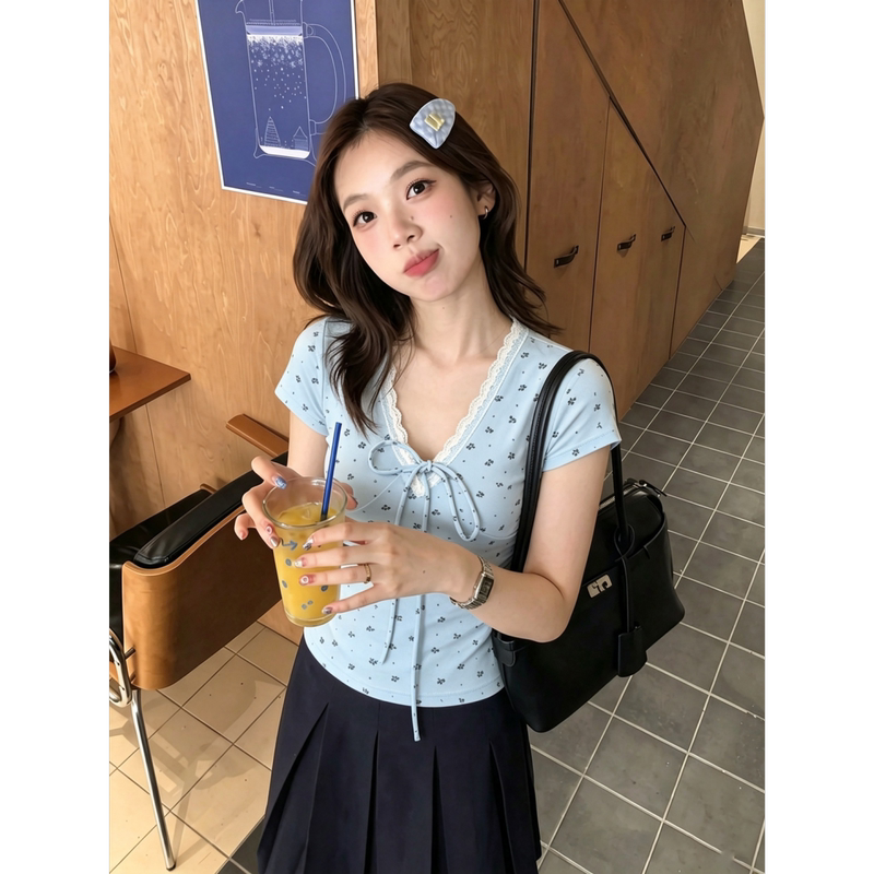 Spicy Girl Floral V-Neck Short-Sleeve T-Shirt for Women, Summer 2026 New Style, Short, Slim-Fit, Vintage Lace, Regular Shoulder, Sweet Style Top Spicy Girl Floral V-Neck Short-Sleeve T-Shirt for Women, Summer 2026 New Style, Short, Slim-Fit, Vintage Lace, Regular Shoulder, Sweet Style Top