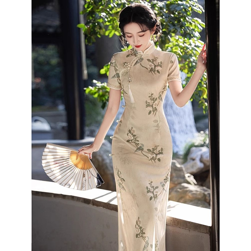 Long Traditional Chinese-Style Qipao for Women, Modernized Version, Vintage High-End Dress, Elegant Champagne Color, 2026 New Model