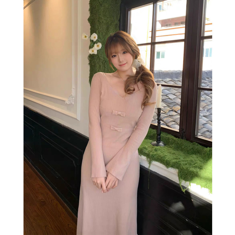 Gentle and Pure Style V-Neck Long-Sleeved Waist-Cinching Dress for Women, Autumn and Winter High-End Pink Elegant Slim-Fit Fishtail Long Dress