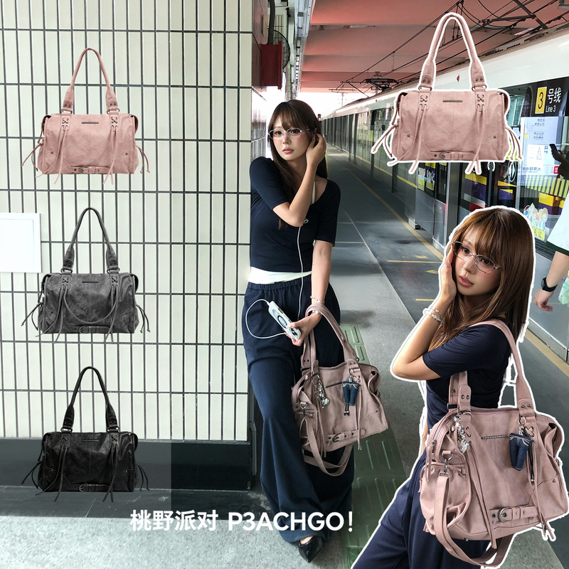 Momoya Party Xue Yun Same Style Tote Bag for Women 2026 New Retro Motorcycle Bag Large Capacity Commuter Shoulder Bag Momoya Party Xue Yun Same Style Tote Bag for Women 2026 New Retro Motorcycle Bag Large Capacity Commuter Shoulder Bag