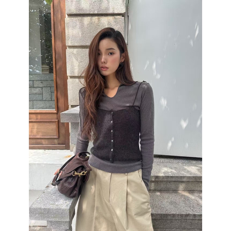 Lamagiefemme Bids Farewell to the Monotony of Everyday Life with a Mohair Shoulder-Tie Vest M26081802
