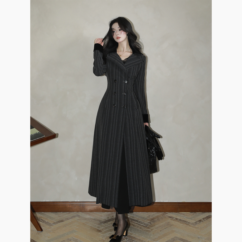 Li Buwan Countess Xi*Hou's Ultra-Stylish Waist-Cinching Three-Dimensional Striped Patchwork Velvet Coat Trench Coat for Women