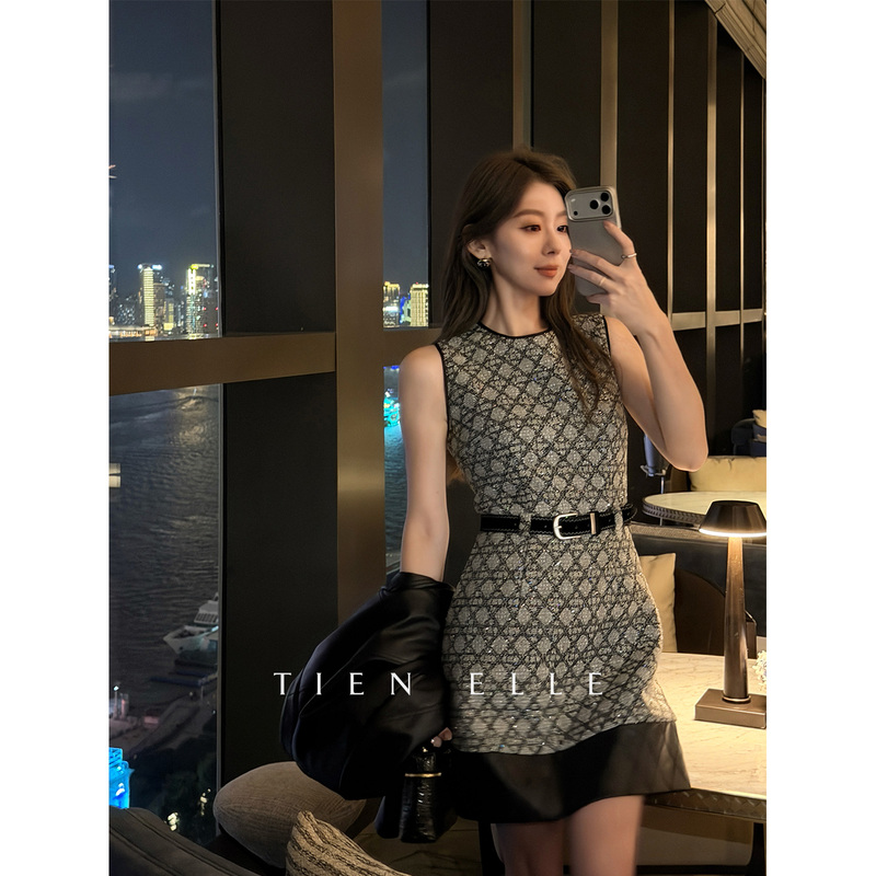 Li Tian Tian [Hepburn Tea Party] Elegant and Luxurious Sleeveless Argyle Pattern Vintage Short Dress with Waist-Cinching Design for Spring and Autumn