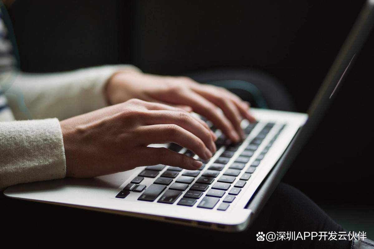 正规设计网站平台实测对比：哪款工具更胜一筹？