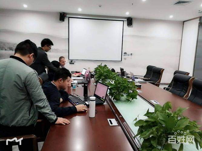 网站设计模板网站素材免费使用编辑教程，这样改不撞脸