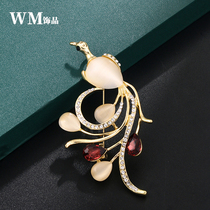 Female Style Extravagant Brooch Peacock Nestle Temperament Individuality 100 Hitchhiking Suit Jacket Delicately Small Accessories Superior Sense