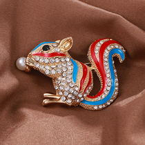 New creative personality small squirrel brooch alloy Diamond Joker corsage men and women couple temperament fashion decorations