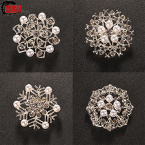 Butterfly flower brooch Rhinestone pearl atmospheric shirt skirt dress Cheongsam sweater neckline anti-light pin