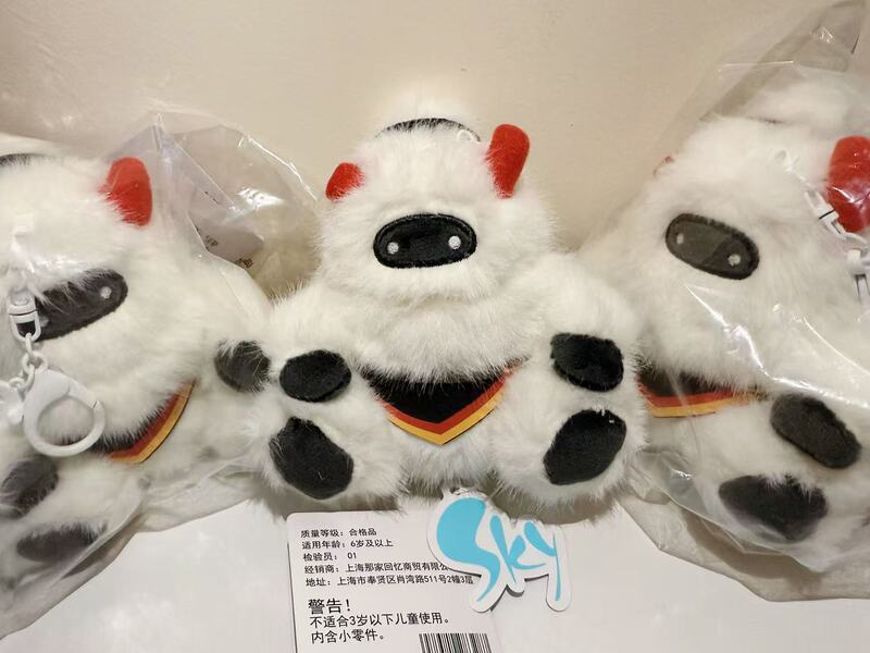 Brand New Bear-Hugging Snowman Plush Keychain Pendant [Badge Nfc Can Be Scanned]