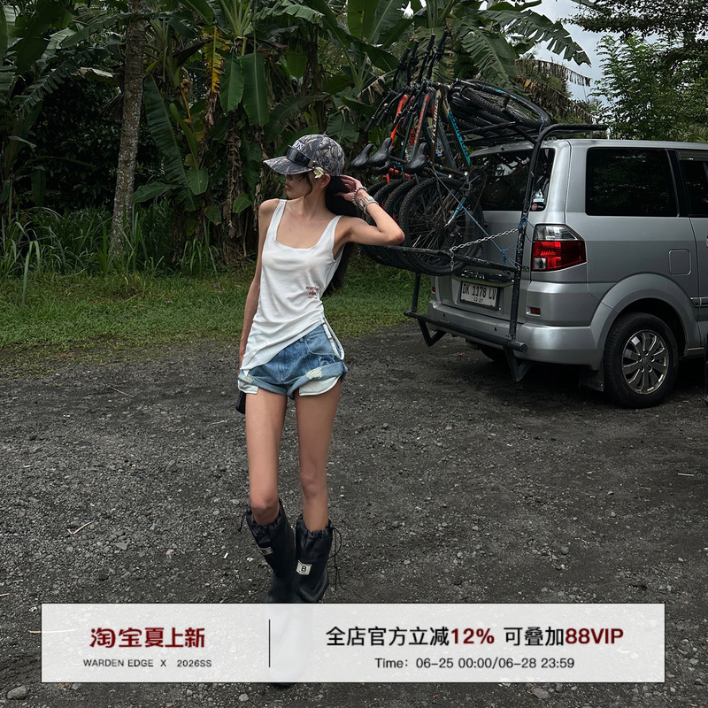 Han Hao Tian Warden Edge Tribal Adventure Blue Folded Denim Shorts for Women, Summer Slim Fit Low Waist Hip-Hugging Shorts