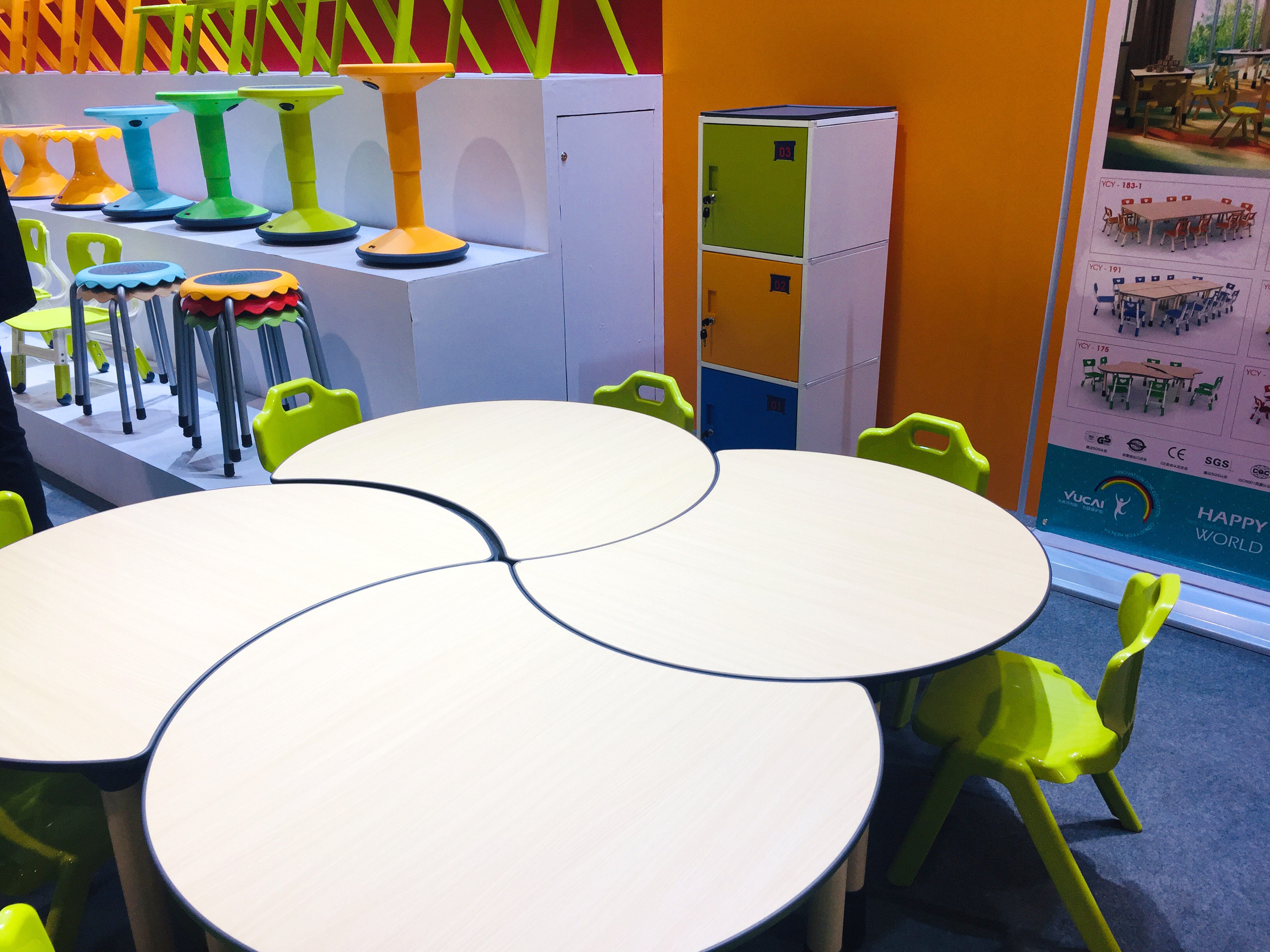 Yuchai Kindergarten Parable Semi-circle Training Table Baby Learning Desk Moontooth Type Toy Game Lifting Table