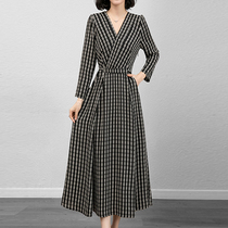 Mapping Hong Kong light and luxurious vintage Plaid temperament V collar Long sleeve dress Dress Woman Fashion Set Lace Long Dress