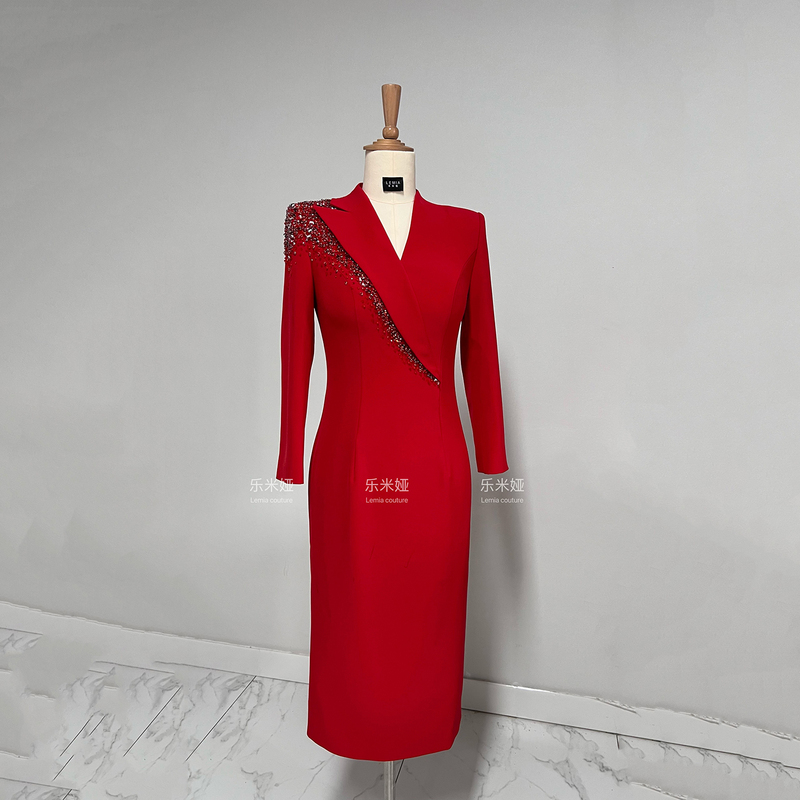 Presenter's Formal Dress, Suit, Professional Attire, Niche Speech-Giving, On-Camera Dress, Elegant News Broadcasting Clothing
