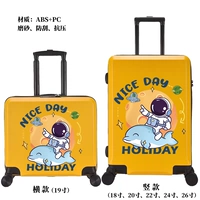 Космический желтый космонавт