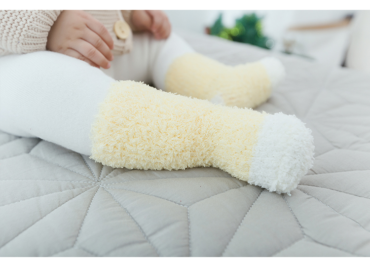 Mùa thu và mùa đông em bé nhung san hô ấm cho trẻ em vớ ngủ Siêu mềm cotton dày một nửa vớ nhung tất sơ sinh