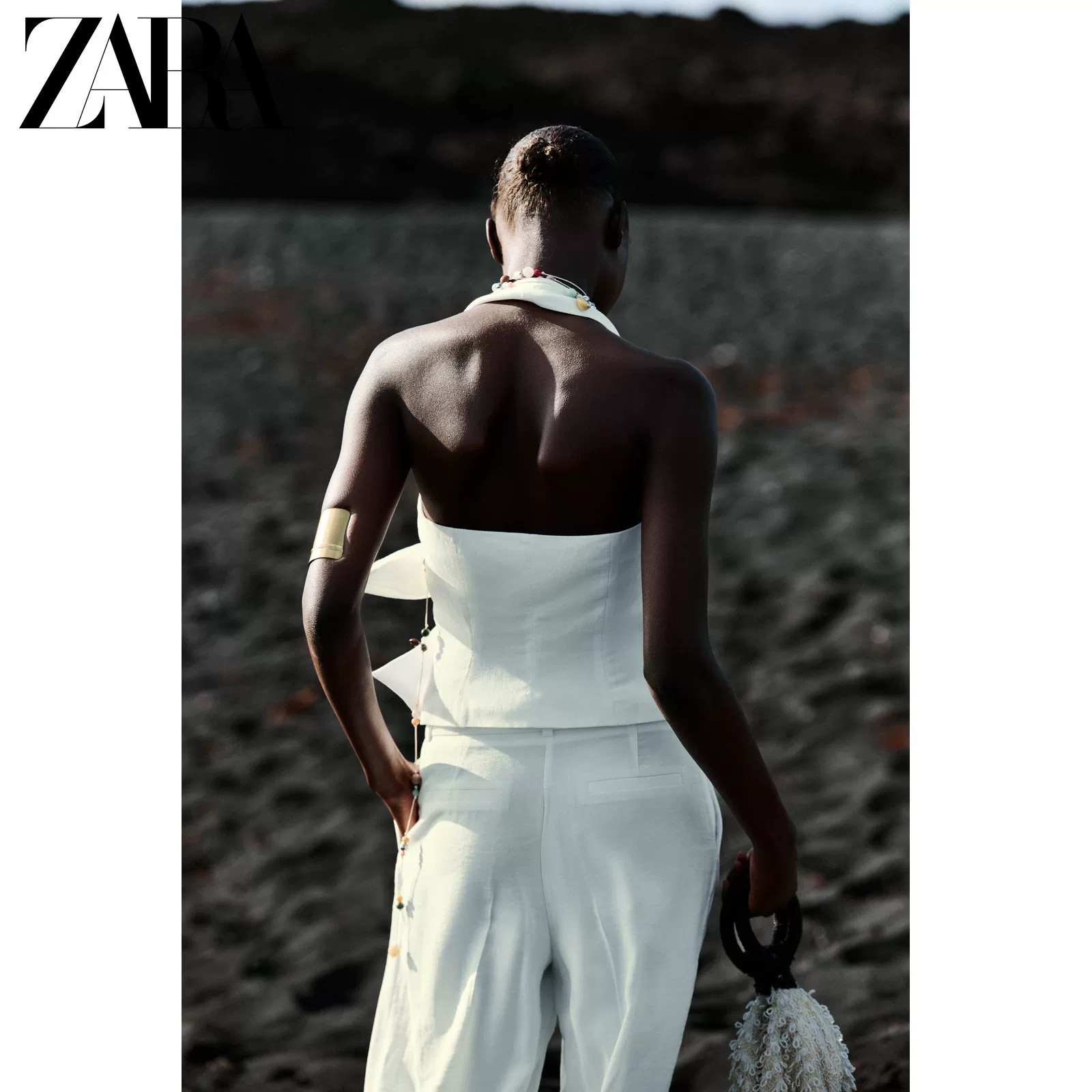 Короткий жилет без рукавов с белой застёжкой на воротнике, сезон скидок ZARA, 1608430 712