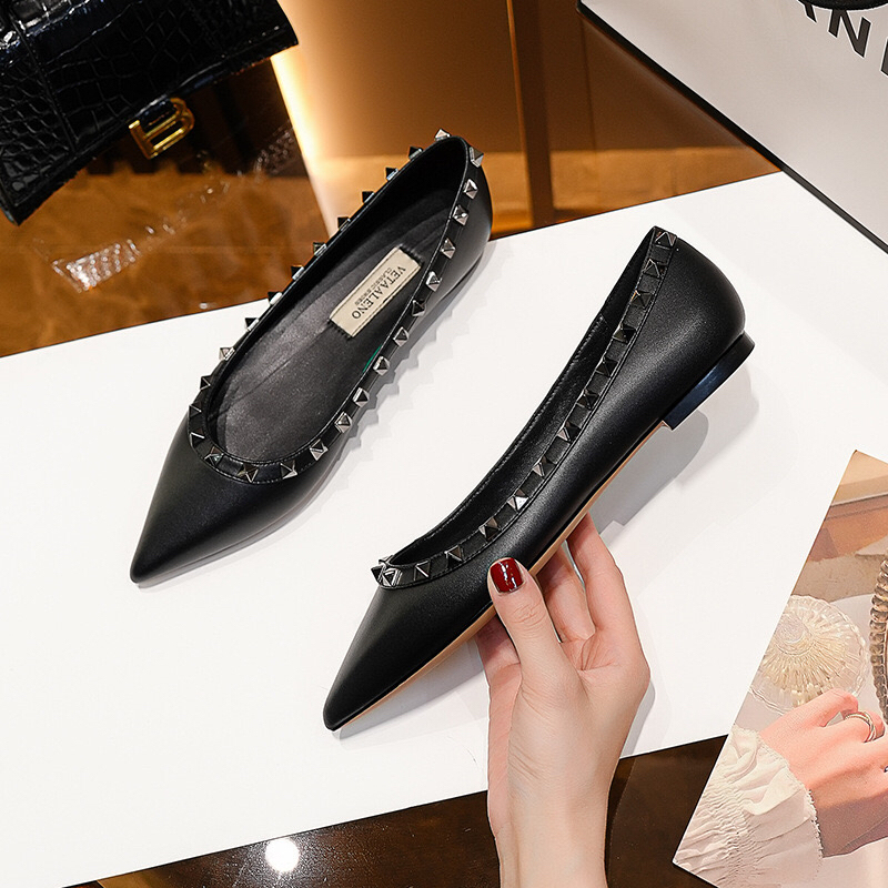 In Stock French-Style Studded Flat Shoes for Women, Versatile Pointed-Toe Shoes, High Heels for Women, Shallow Flat Shoes, All-Black Rivet Shoes