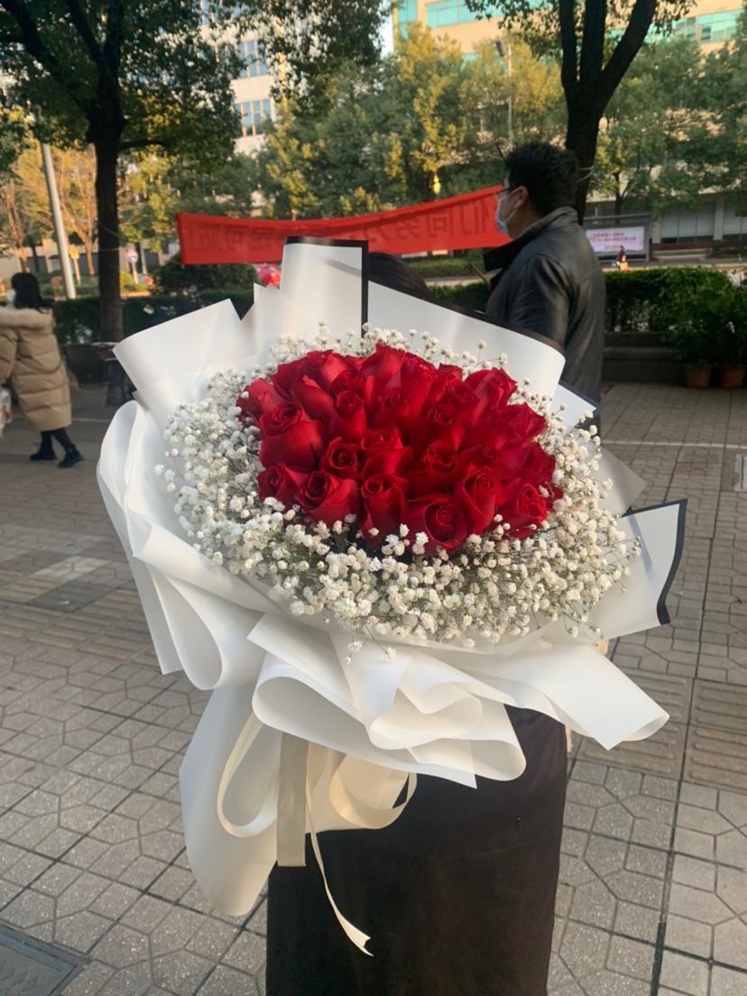 33 red roses Fuzhou flowers Xiamen Putian flower shop Sanming Quanzhou send flowers Zhangzhou ordered flowers same city express