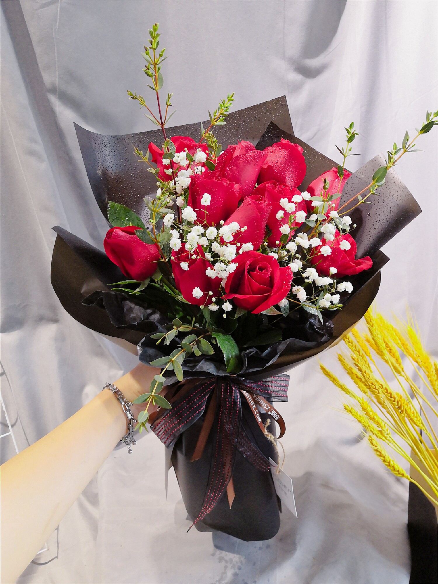 Red Rose Co-City Express Urumqi Sends Flowers Kramayivay Turpan Hami and Tanaksu Flower Shop