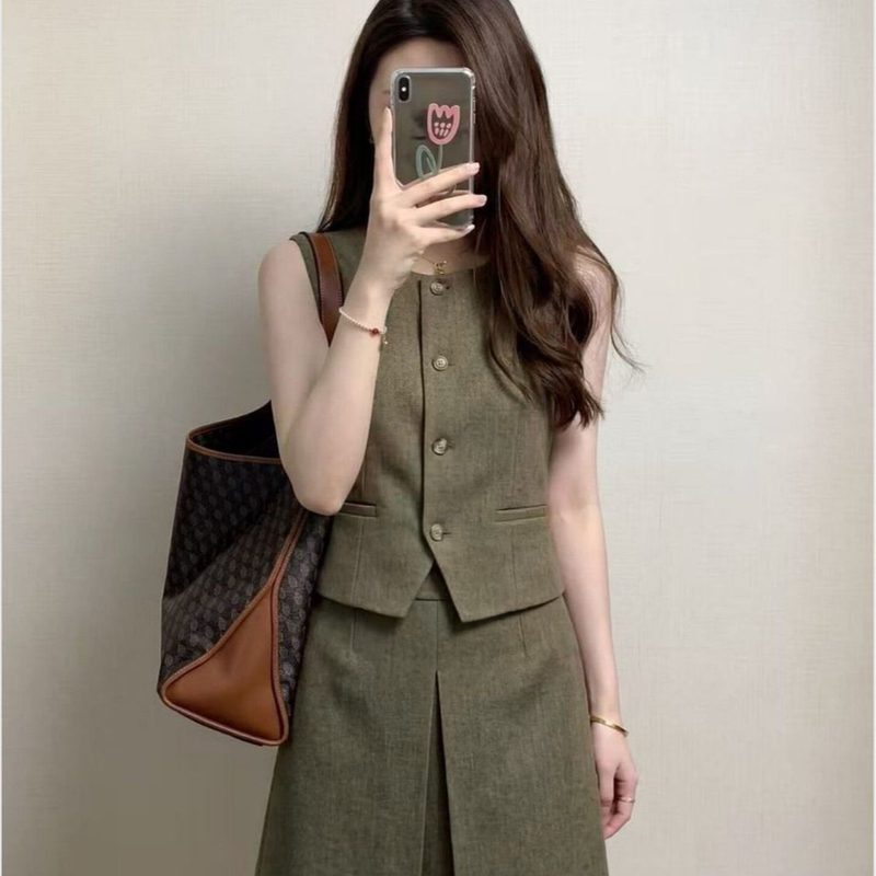 Summer New Style Army Green Light Mature Style French Niche Design Old Money Style Short Skirt Sleeveless Vest Two-Piece Set Summer New Style Army Green Light Mature Style French Niche Design Old Money Style Short Skirt Sleeveless Vest Two-Piece Set