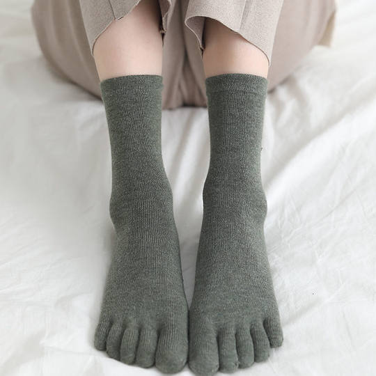 Japanese five-finger socks women's mid-tube ins trendy and versatile Japanese pure cotton deodorant cute split-toed autumn and winter long socks g