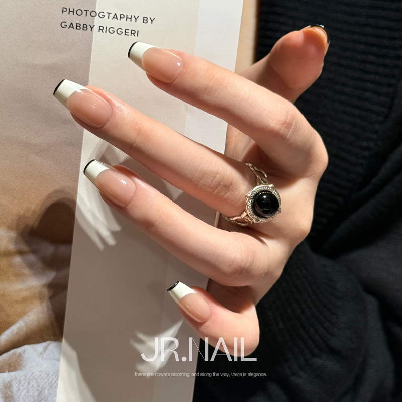 [Modern] Purely Handmade Short-Length Nude and White French-Style High-End Minimalist Nails for Women, Hailey 2026 New Model