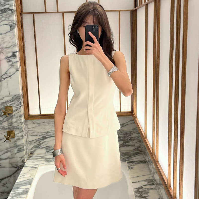 In Stock: Theoryth's New Triacetate Blend Boat Neck Sleeveless Faux Two-Piece Elegant and Simple Dress for a Youthful Look In Stock: Theoryth's New Triacetate Blend Boat Neck Sleeveless Faux Two-Piece Elegant and Simple Dress for a Youthful Look