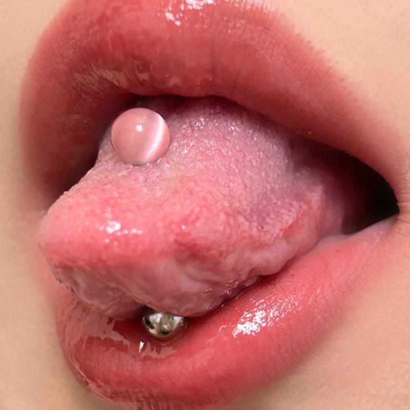 非常に美しいキャッツアイストーンの舌ピアス。お酒を飲むのに最適。セクシーな女の子の舌ピアス。医療用チタン鋼製。甘くてクールなピアスジュエリー。