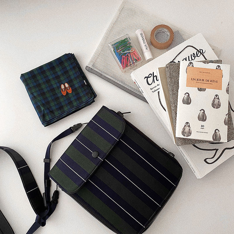 WINNOWX Abraham MOON joint Scottish retro shoulder bag messenger bag A6 handbag