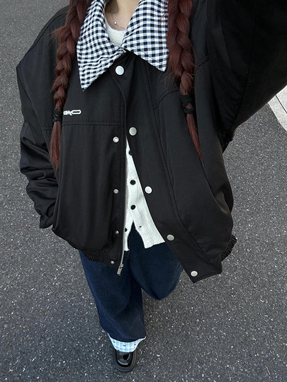 Amerikanische gespleißte schwarze Jacke für Damen Frühling und Herbst 2026, neuer Stil, einzigartiges und super gut aussehendes Arbeitskleidungs-Baseball-Uniform-Oberteil