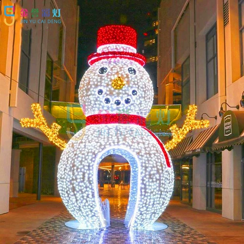 Рождественская красавица на открытом воздухе.