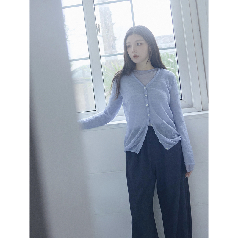 Mur Blanc Ultra-Fine Mohair Soft and Translucent Base Knit Cardigan Mur Blanc Ultra-Fine Mohair Soft and Translucent Base Knit Cardigan