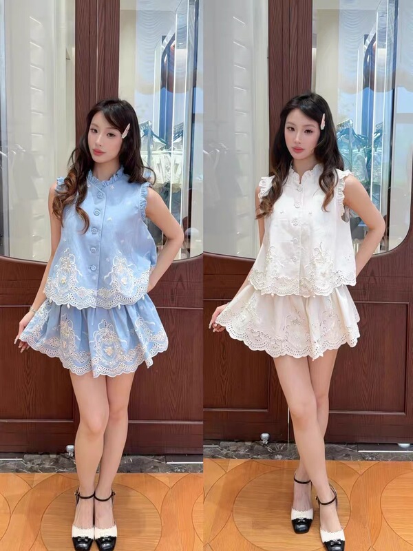 2026 Summer New Fashion Embroidered Beaded Ruffle Trim Blue and White Sleeveless Denim Top for Women 2026 Summer New Fashion Embroidered Beaded Ruffle Trim Blue and White Sleeveless Denim Top for Women