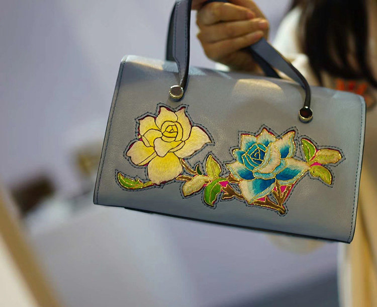 Downton Abbey, Republic of China Pan Jinping Embroidered Peony and Old Jin Embroidered Water Lotus Old Embroidered Cowhide Antique Bag