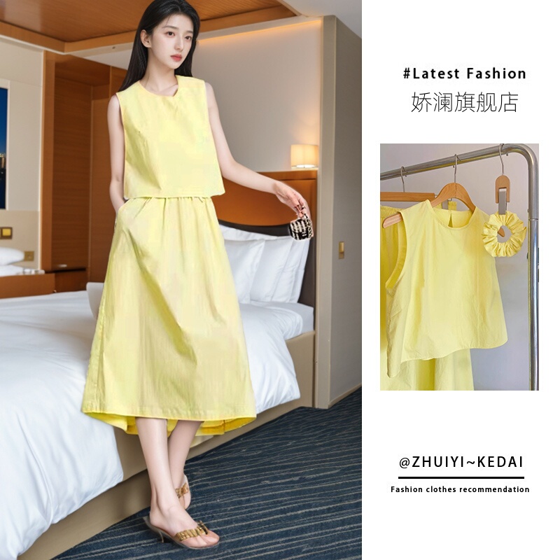 Wear a Complete Set of Fashionable Yellow Sleeveless Vest and Skirt in Summer. This Year's Popular Two-Piece Set for Women