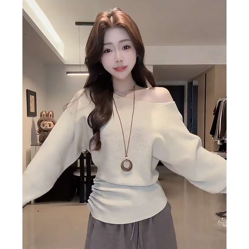 Plus-Size Korean-Style Elegant Waist-Cinching Off-Shoulder Knit Sweater for Women, Autumn and Winter Design, Slimming Off-Shoulder Sweater Top